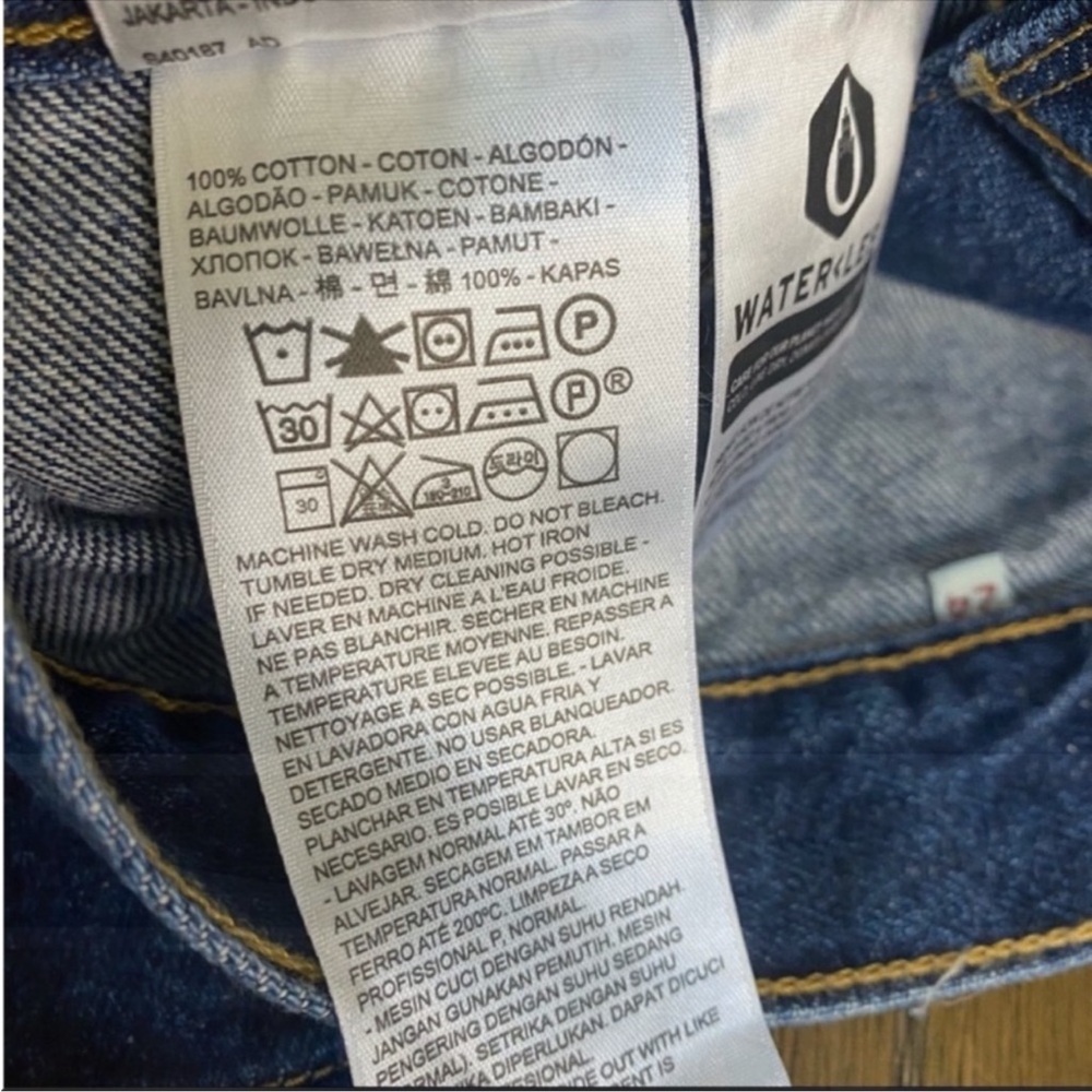 Levi's high rise button front denim skirt - Picture 3 of 8